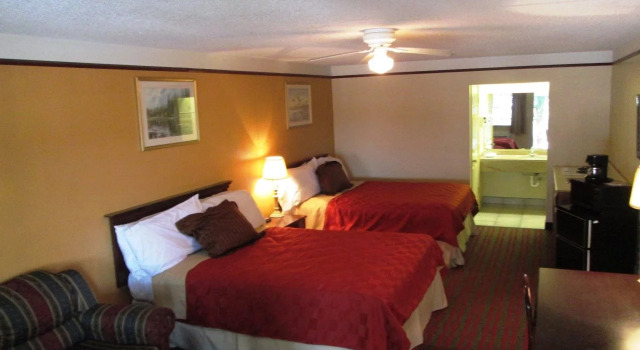 Deluxe Inn and Suites, Забронировать Отель Раймондвилль Rio Grande Valley, рядом с Сельскохозяйственный технологический учебный центр в Реймондвилле