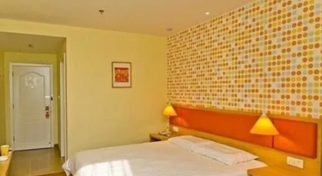 Homeinn Hotel (Tianjin West Railway Station Northwest Corner Specialty Food Street), Rezerwuj Hotel Hotele w Tianjin Province z parkingiem, Parking