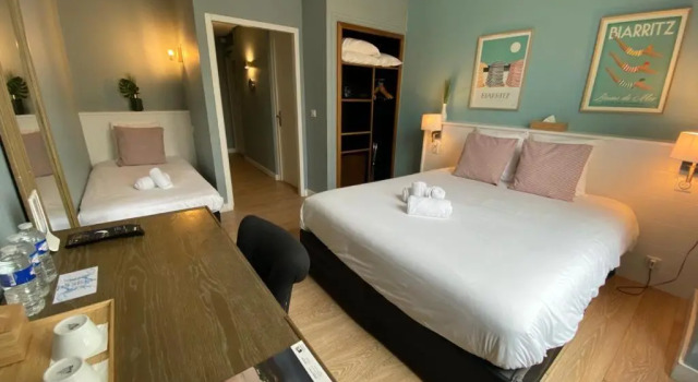 Номер Standard Hotel de lOcéan et restaurant - Coeur de ville
