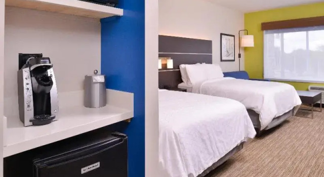 Четырёхместный люкс Holiday Inn Express & Suites Bloomington W Mall