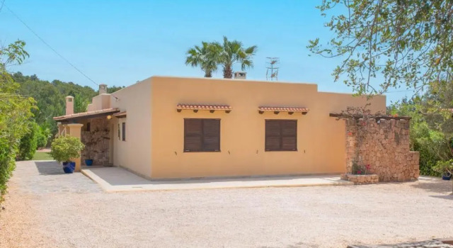 Коттедж с 3 комнатами Eivissa House