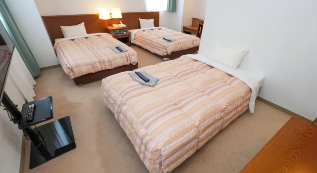 Трёхместный номер Deluxe с 3 комнатами Tendo Central Hotel