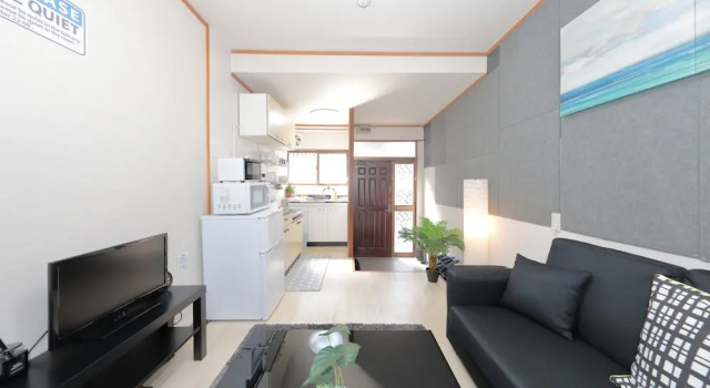 Namba East House01