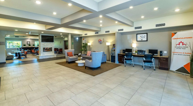 Comfort Inn & Suites, Buchen Sie Hotel Hotels in British Columbia mit Pool, Schwimmbad