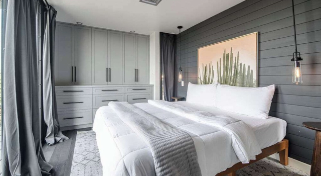 Luxury 4-bedroom Container Home, Hot-tub & Firepit