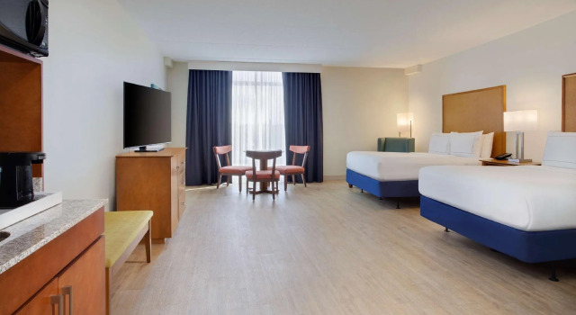 Четырёхместный номер Deluxe Hotel Dello Ft Lauderdale Airport, Tapestry Collection by Hilton