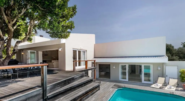 Коттедж 13 Sanganer Avenue, Plettenberg Bay Holiday Home
