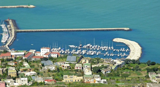 Yacht Suite Procida, Book Vacation Home Hotels in Procida with Breakfast, Breakfasts