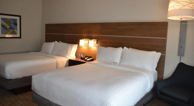 Четырёхместный номер Standard Holiday Inn Express & Suites - Charlotte NE - University Area by IHG