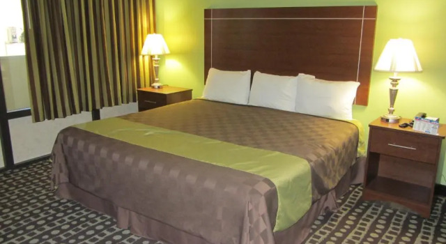 Номер Standard Days Inn by Wyndham Midland