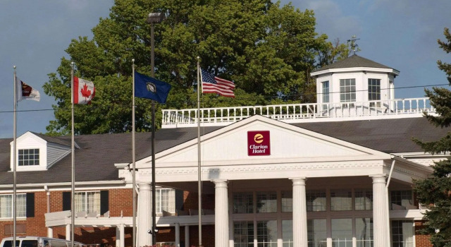 Двухместный люкс Clarion Hotel Conference Center Lexington North
