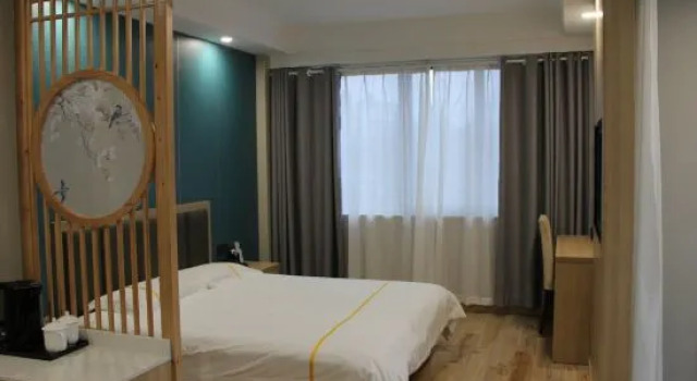 Люкс Holiday Inn Huanhu (Nanjing Railway Station Xuanwuhu Branch)