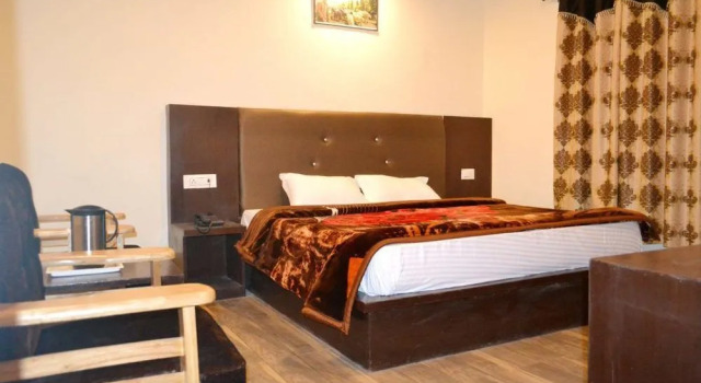 Hotel tridev, Забронировать Отель Отели Манали с парковкой, Парковка