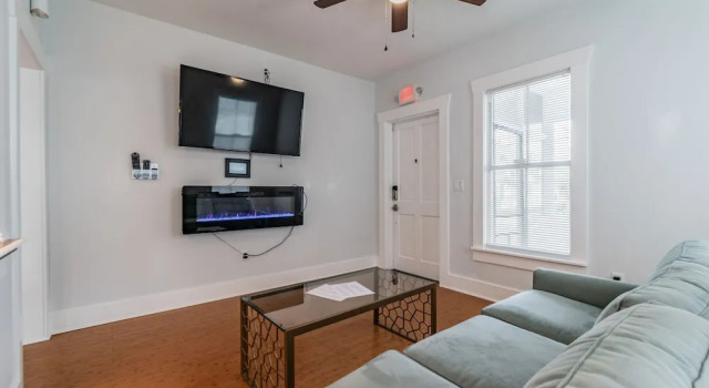 Comfy Elegant Home in Ybor, Забронировать Отель Отели Тампа 3 звезды, рядом с Детский музей фонда семьи Глейзер, 3*