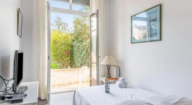 Charming and calm flat with terrace in Grange Blanche in Lyon- Welkeys, Забронировать Отель Отели и гостиницы Лиона, рядом с Гранж-Бланш, Отель