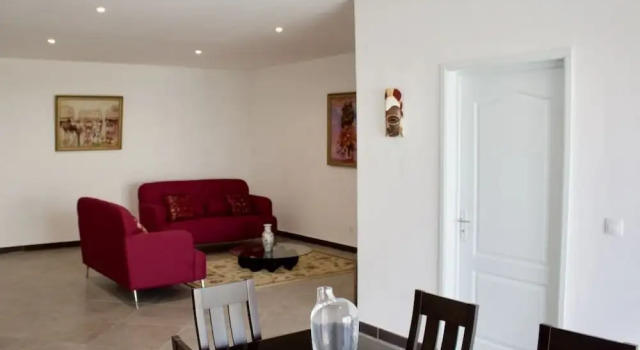 Guest House de Treichville 2, Boek Pension Hotels in Abidjan met parkeren, Parkeren