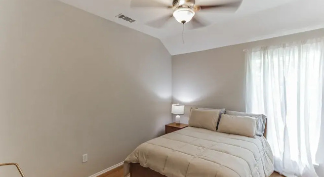 Family Fun Retreat: Pool & Entertainment Haven! 4 Bedroom Home by RedAwning