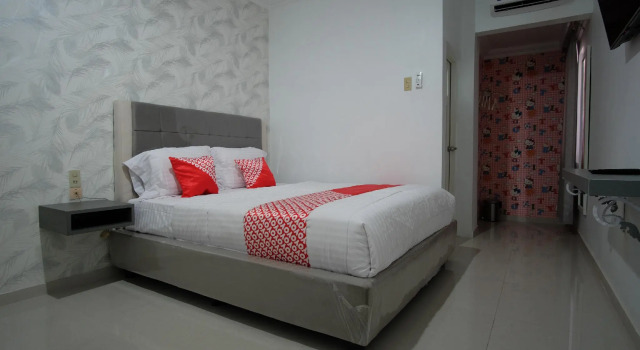 Люкс OYO 487 Gajah Mada Hotel