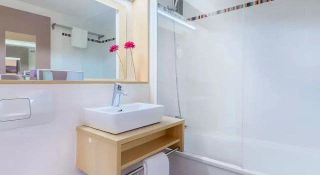 Четырёхместный номер Standard Comfort Hotel Pithiviers