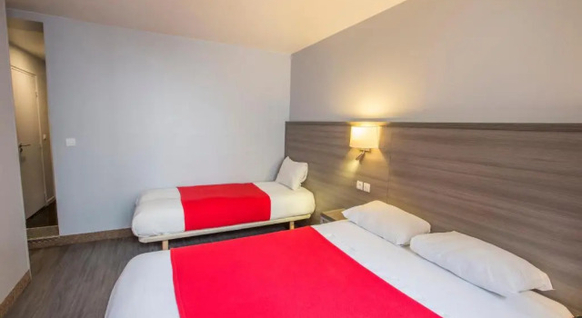 Трёхместный номер Standard Hipotel Paris Père-Lachaise République