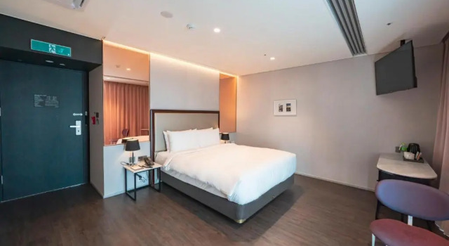 Standard Double room with city view Lavalse Hotel