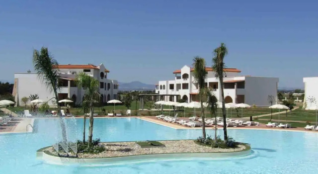 Апартаменты Italian Beach Resort Apartment