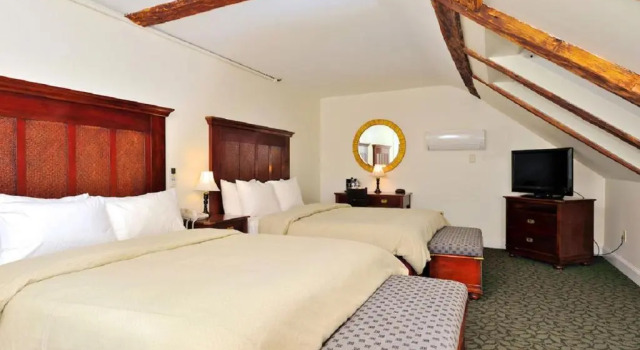 Четырёхместный номер Premier Jailhouse Inn