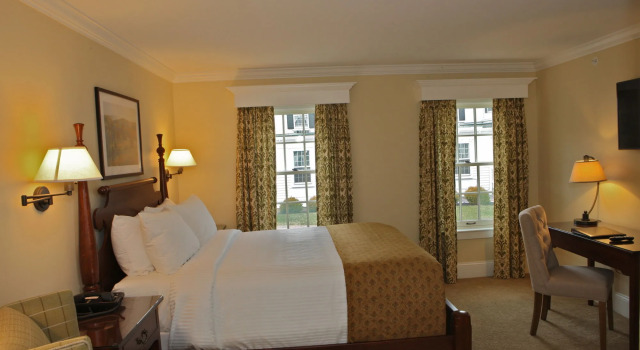 Publick House Historic Inn and Country Motor Lodge, Varaa Hotelli Hotellit New England uima-altaalla, Uima-allas