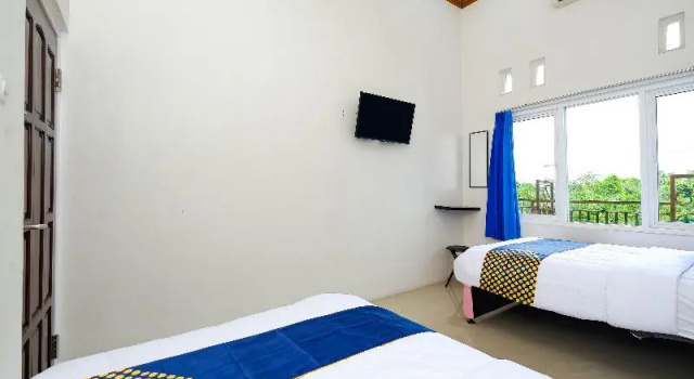 Standard Twin room SPOT ON 3041 Griya One Syariah
