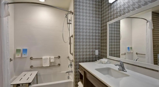 Четырёхместный люкс Home2 Suites By Hilton Lafayette