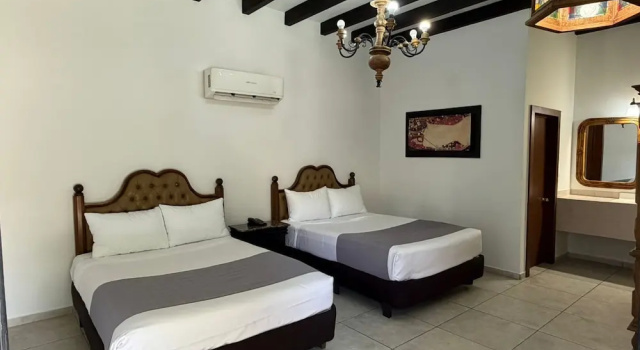 Четырёхместный номер Standard Hotel Cosmos Don Carlos