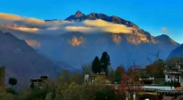 Dong Nv Gu No.1 Guesthouse, Buchen Sie Hotel Danba Sichuan