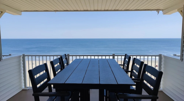 Четырёхместный номер Standard с балконом и с красивым видом из окна Monte Carlo Boardwalk / Oceanfront Ocean City