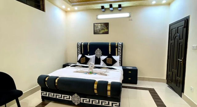 Sapphire Inn