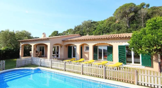 Holiday Home Villa Dubos, Rezerwuj Willa Hotele w Gironès z basenem, Basen
