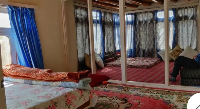 amir homestay, Забронировать Отель Лех 
