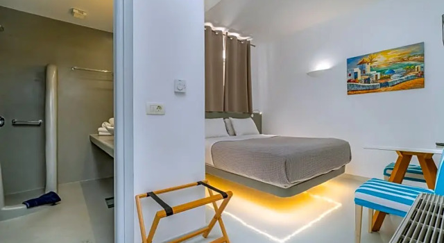 Номер Deluxe Central Fira Suites