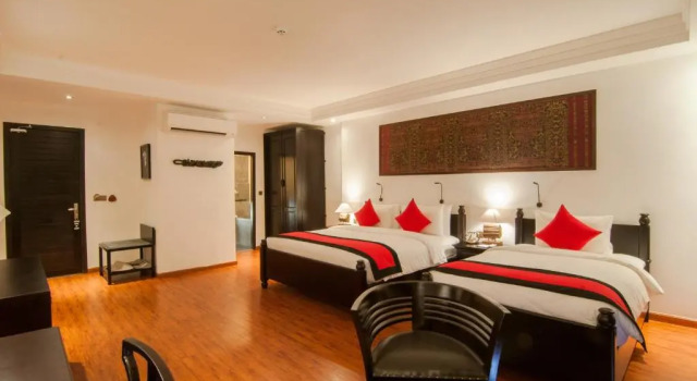 Одноместный полулюкс с балконом La Rose Suites