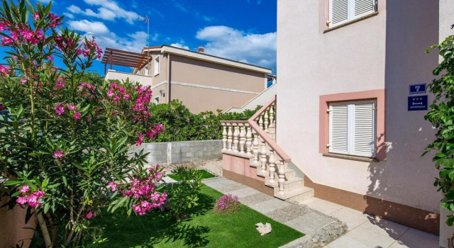 Awesome Home in Povljana With Wifi and 2 Bedrooms, Rezerwuj Hotel Povljana 