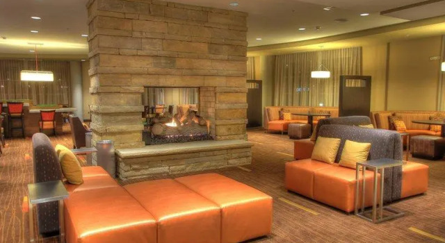 Люкс с 2 комнатами с балконом и с видом на горы Courtyard by Marriott Gatlinburg Downtown