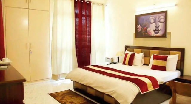 Maplewood Guest House, Neeti Bagh, New Delhiit is a Boutiqu Guest House - Room 4, Забронировать Гостевой дом Отели Нью-Дели с парковкой, рядом с Конференц-зал Сири-форт, Парковка