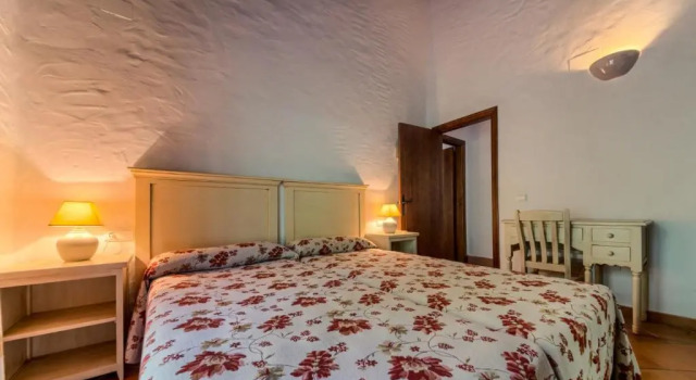 Коттедж с 3 комнатами Hacienda Roche Viejo