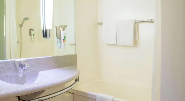 Четырёхместный номер Standard ibis Styles Tours Sud