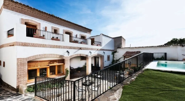 Casa Rural Miel y Romero, Prenota Hotel Sevilleja de la Jara Spagna