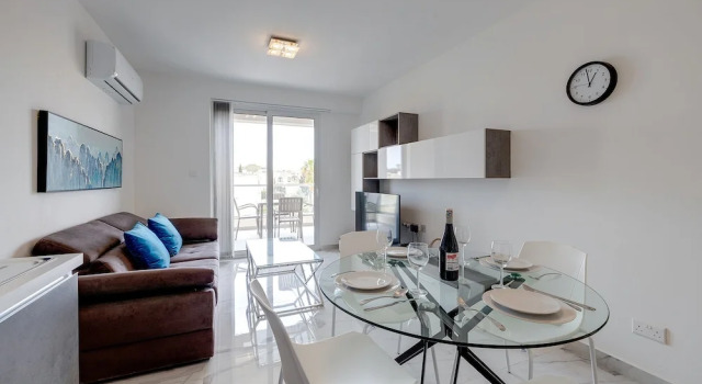 Splendid 2BR Apartment, Steps to St Georges Bay