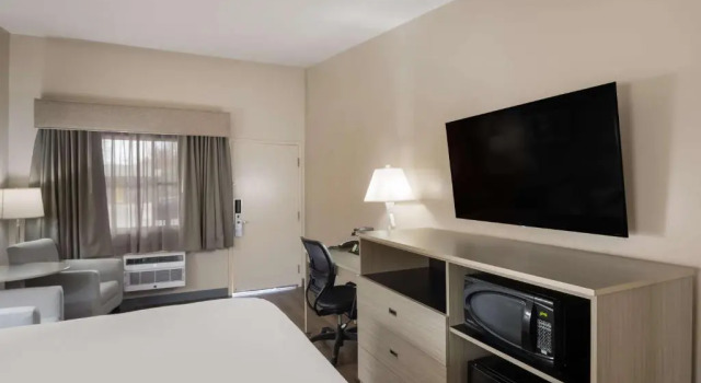 Номер Standard с балконом и с видом на воду Best Western New Oregon Motel