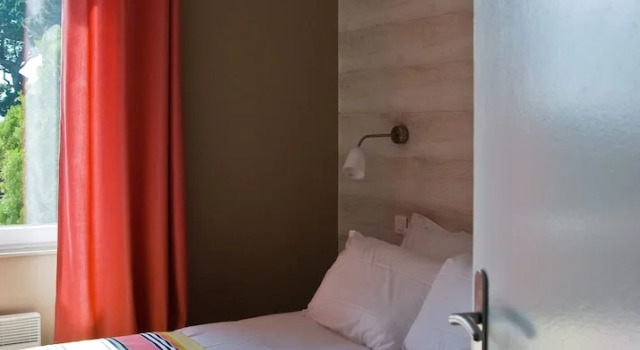 Двухместный номер Standard Hôtel Les Costans, The Originals Relais