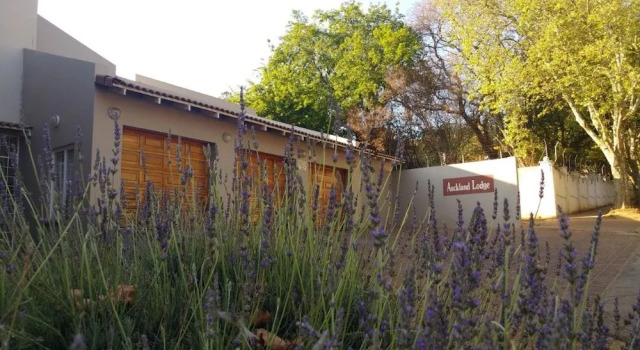 Auckland Park Accommodation, Забронировать Отель Отели Йоханнесбург 3 звезды, рядом с University of Johannesburg, 3*