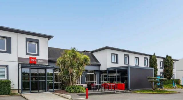 Кровать в общем номере ibis Saint-Malo Madeleine