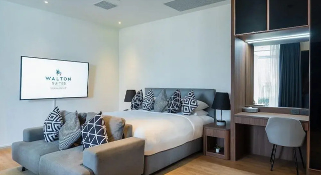 Номер Standard с балконом Walton Suites Sukhumvit